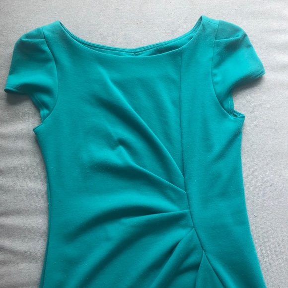 Sophisticated green dress - Picture 2 of 5